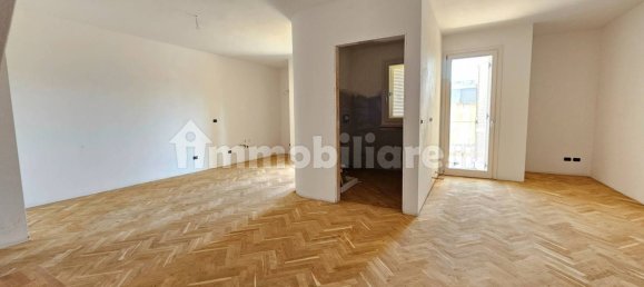 Квартира с 2 спальнями в Гроссето, Италия № 203708 9