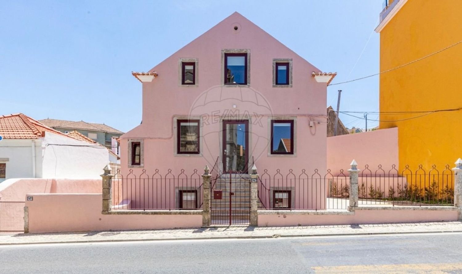 326m² Building in Sintra, Portugal No. 46631