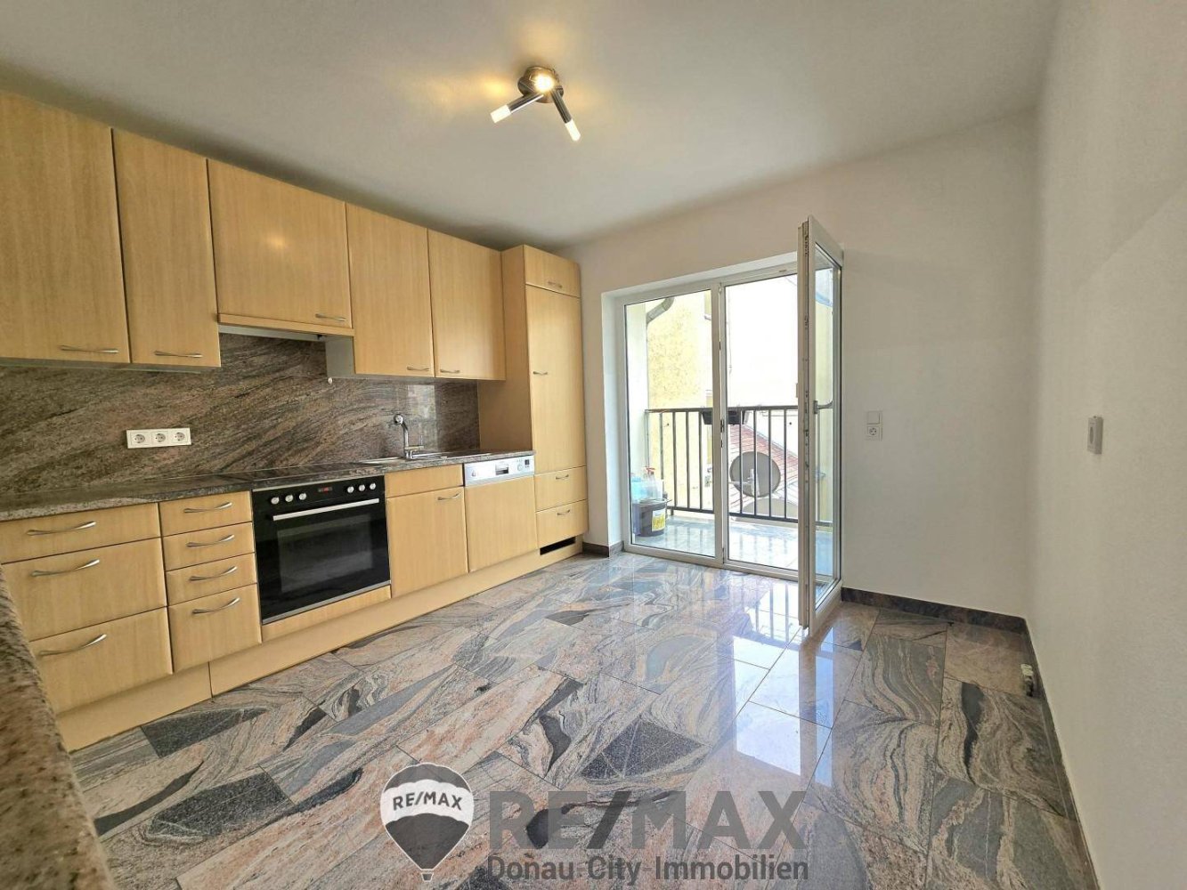 Apartamento de 5 habitaciónes en Favoriten, Austria No. 240362