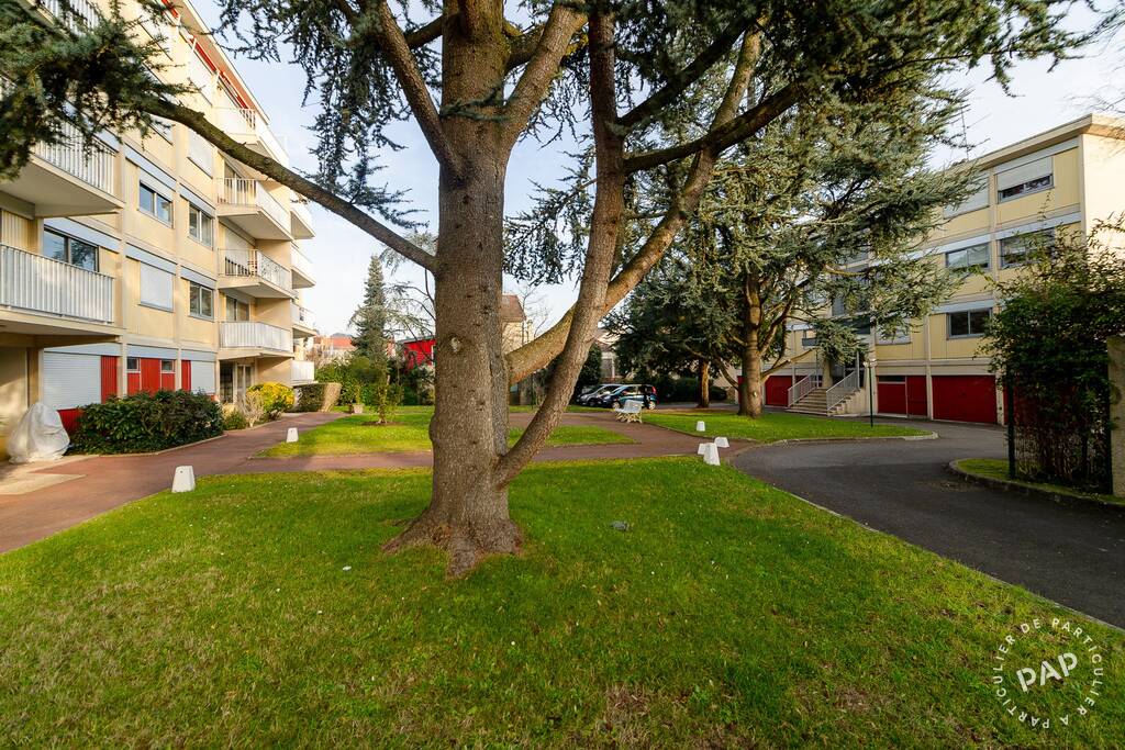 3 bedrooms Apartment in Le Plessis-Robinson, France No. 356784