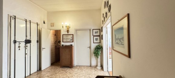 9 rooms Apartment in Florence, Italy No. 52074 12