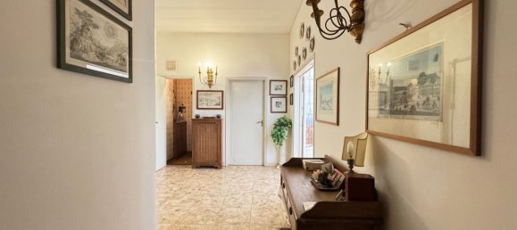 9 rooms Apartment in Florence, Italy No. 52074 13