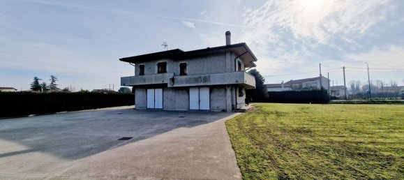 4 rooms House in Solesino, Italy No. 140386 6
