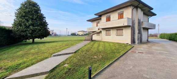 4 rooms House in Solesino, Italy No. 140386 10