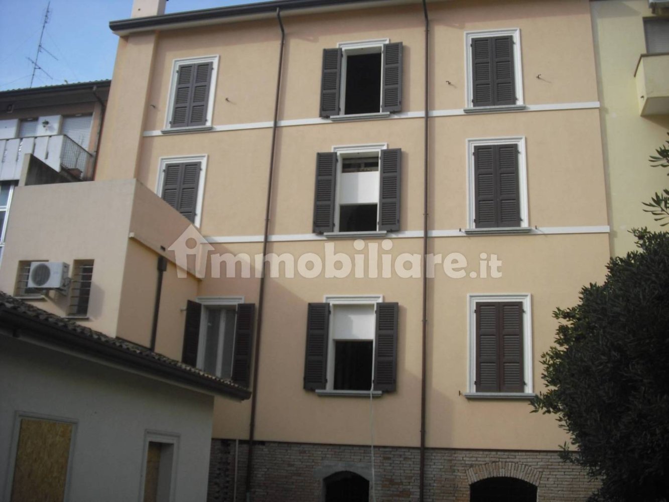 5 rooms Building in Cesena, Italy No. 355847