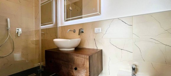 1 chambre Appartement à Milan, Italy No. 262890 8