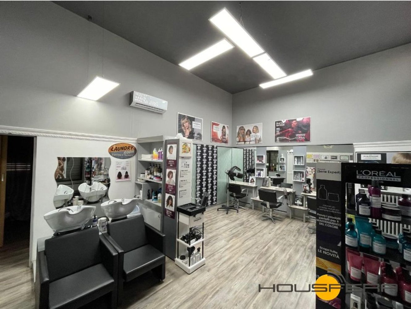  عقار تجاري في Magenta, Italy 45متر مربع رقم 187104