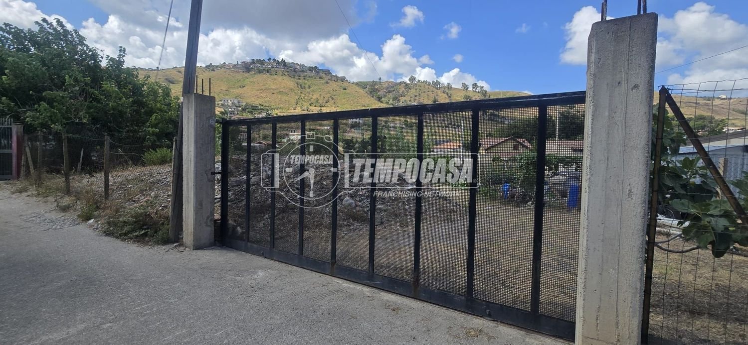 Terreno em Messina, Italy 499 m² N.º 300184