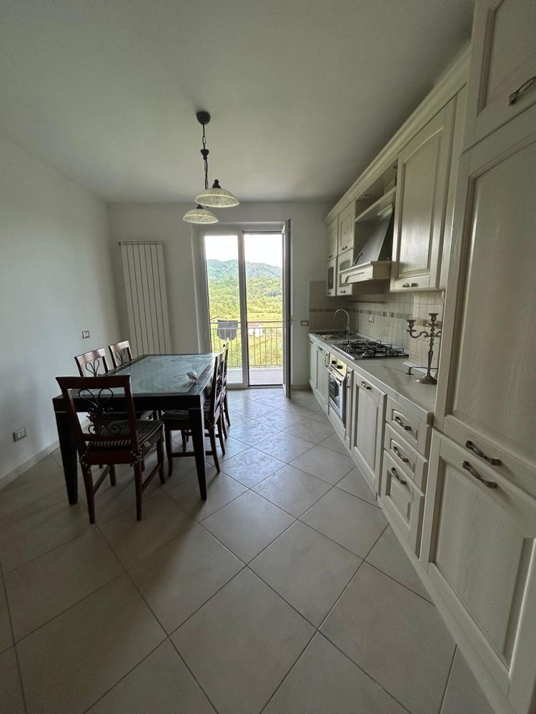 4غرفة شقة في Follo, Italy رقم 300793