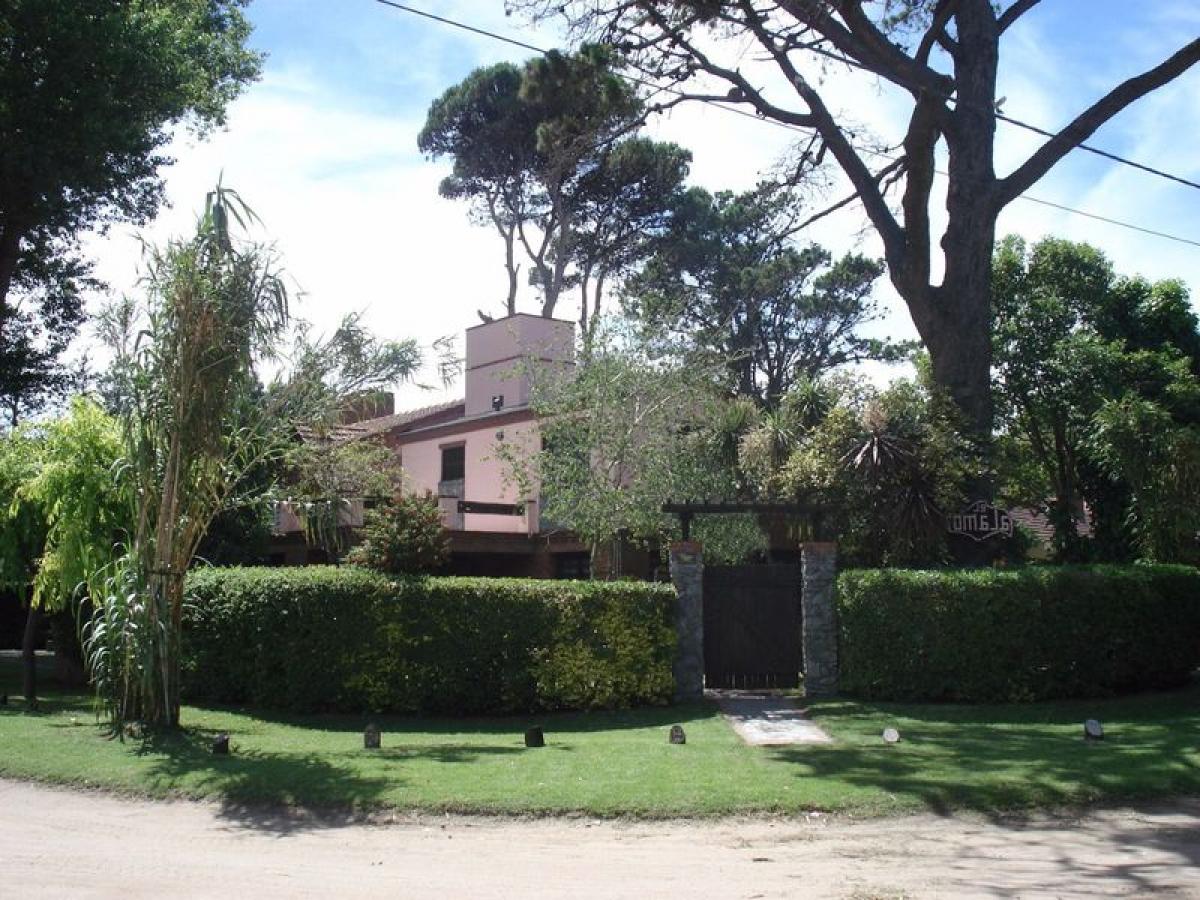 2 bedrooms House in Mar del Plata, Argentina No. 77937