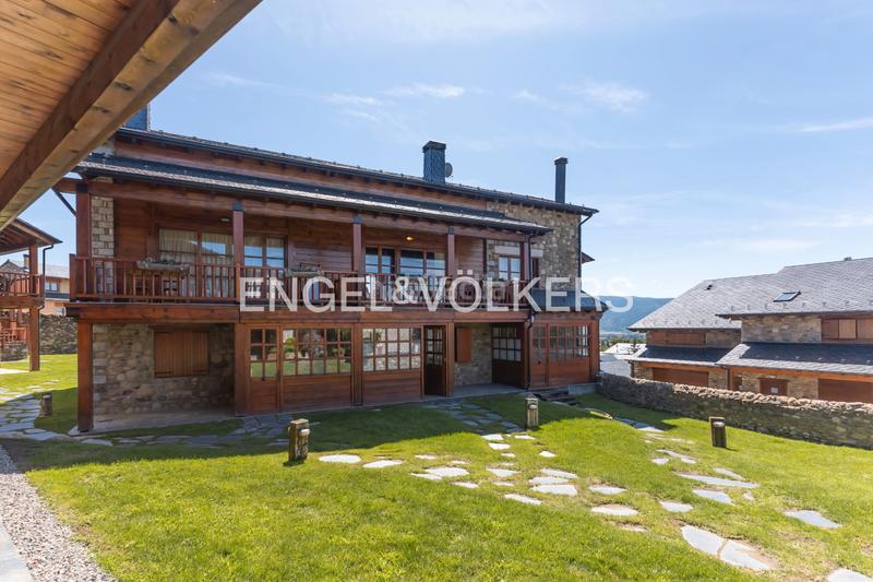 5 bedrooms Townhouse in Girona, Spain No. 135060