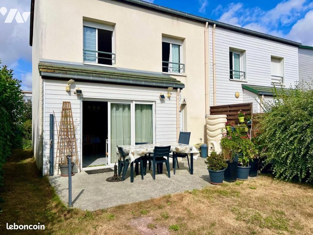 3 bedrooms Villa in Calvados, France No. 357175