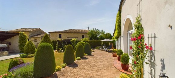 4 bedrooms Castles in Deux-Sevres, France No. 335744 17