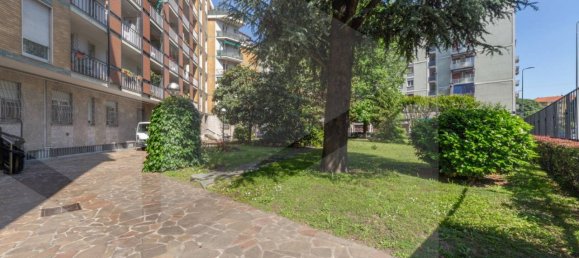 2-salle Appartement à Milan, Italy No. 242235 20