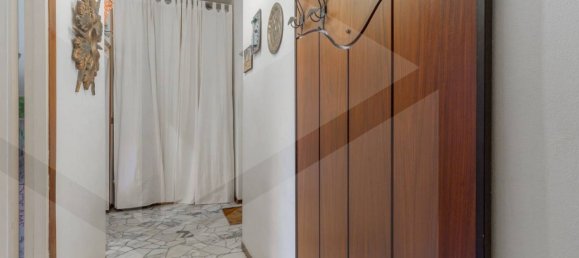 2-salle Appartement à Milan, Italy No. 242235 6