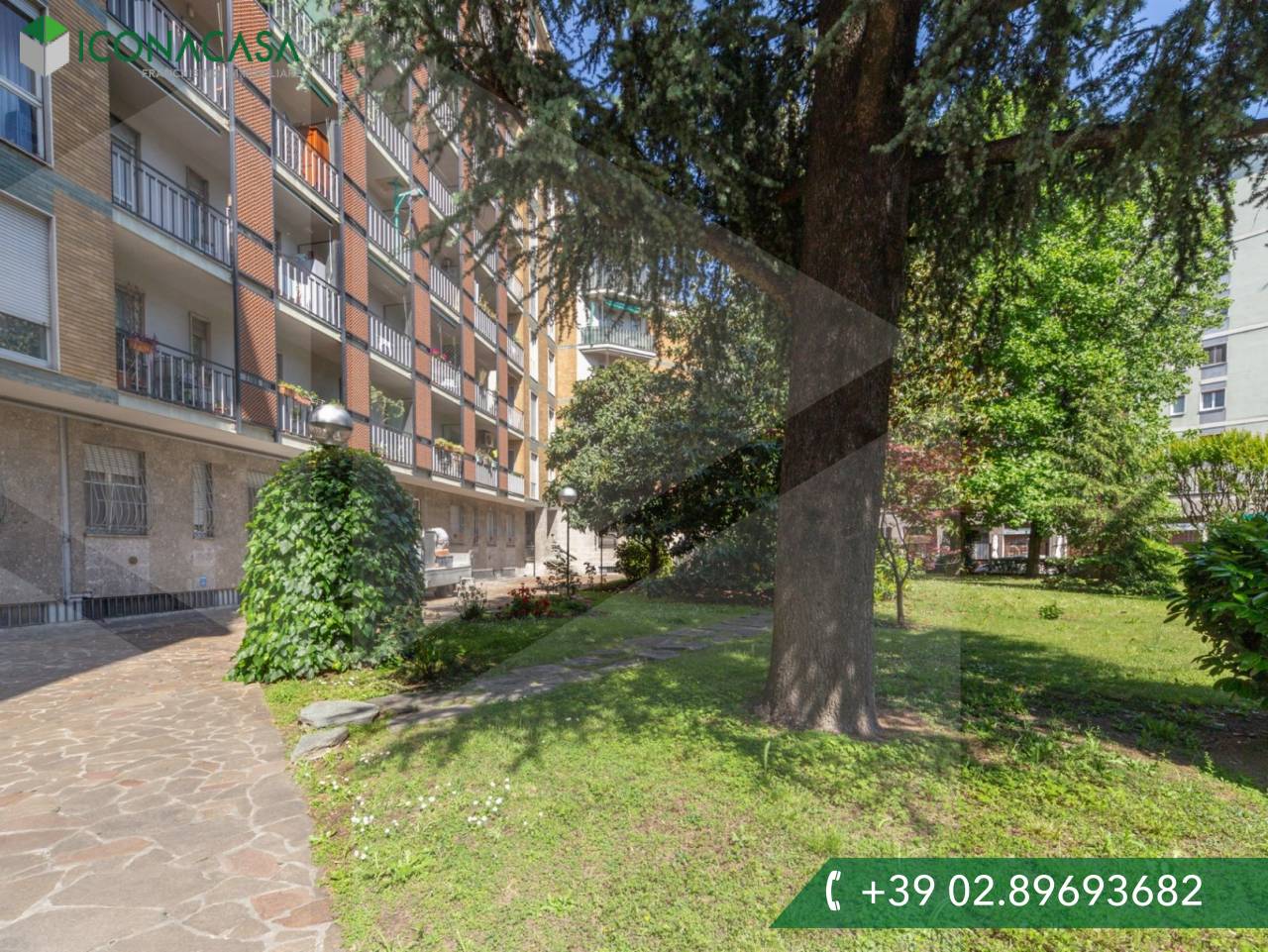 2-salle Appartement à Milan, Italy No. 242235