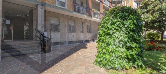 2-salle Appartement à Milan, Italy No. 242235 2