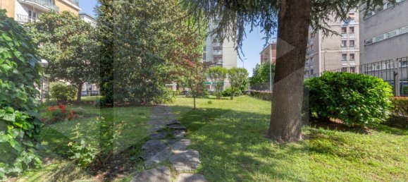 2-salle Appartement à Milan, Italy No. 242235 21