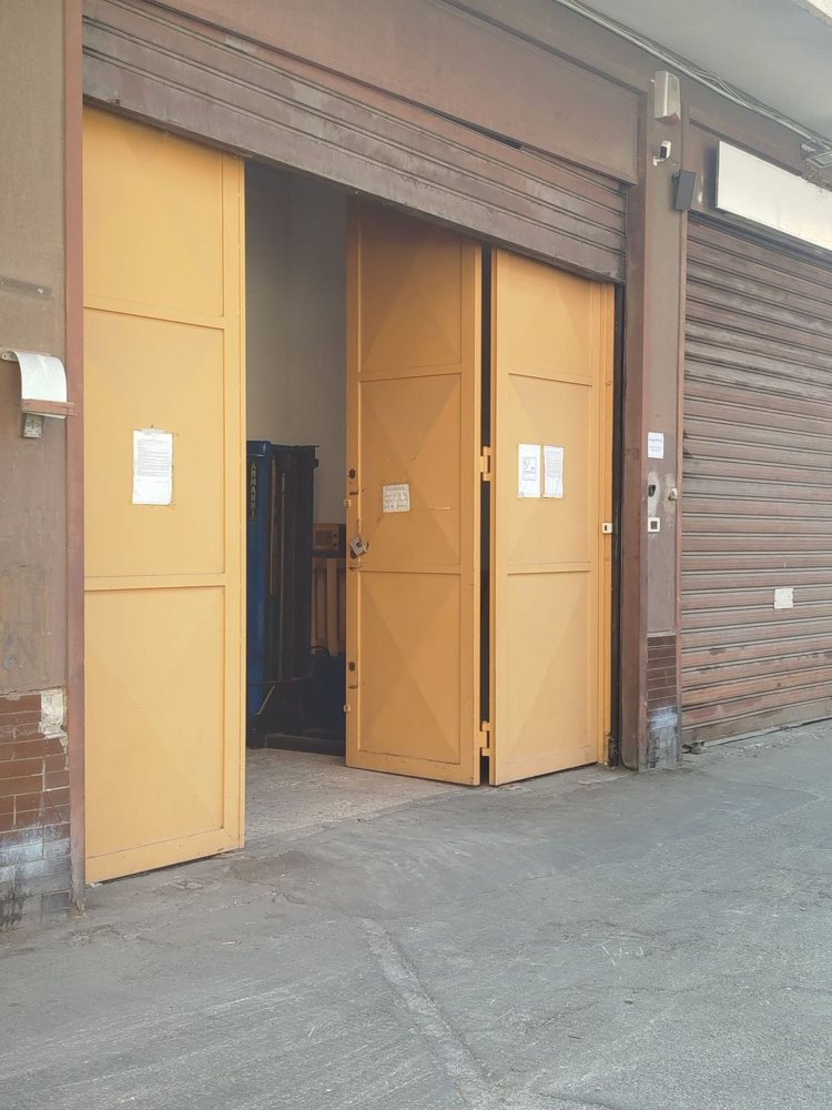 Propiedad comercial en Catania, Italy 241 m² No. 393912