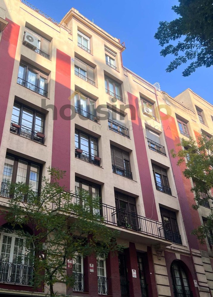 Квартира с 3 спальнями в Мадрид, Испания № 125484