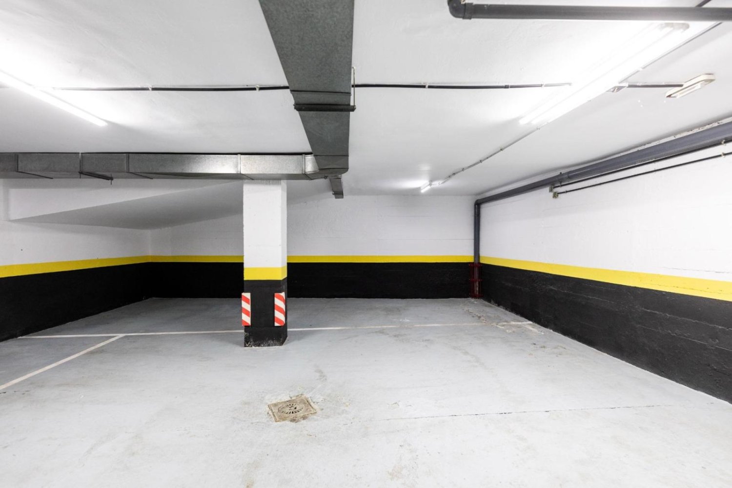 30m² Garage in Madrid, Spain No. 105734