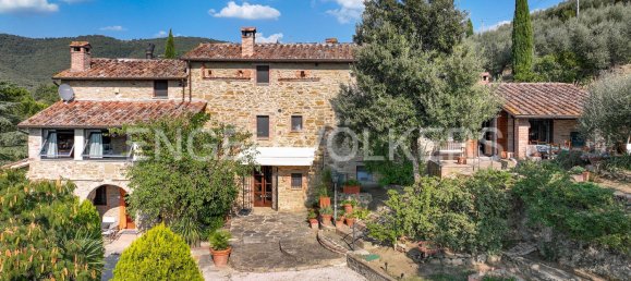 4 bedrooms House in Passignano sul Trasimeno, Italy No. 127803 2