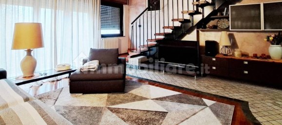 2 bedrooms Penthouse in Monza, Italy No. 186052 4