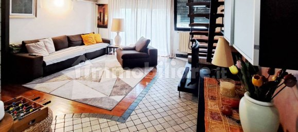 2 bedrooms Penthouse in Monza, Italy No. 186052 5