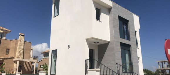 Villa de 4 dormitorios en La Nucia, Spain No. 4463 2