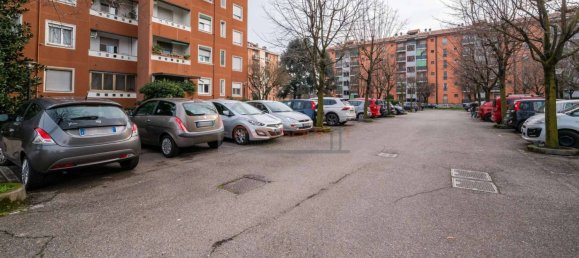 2 bedrooms Apartment in Milan, Italy No. 317929 2