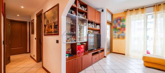 2 bedrooms Apartment in Milan, Italy No. 317929 4