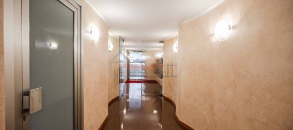 2 bedrooms Apartment in Milan, Italy No. 317929 3