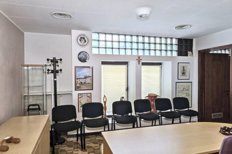95m² Commercial property in Vicenza, Italy No. 263147