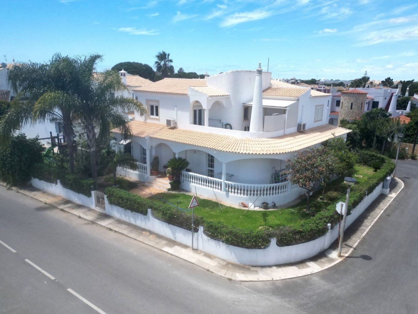 Casa de 5 dormitorios en Montenegro, Portugal No. 189988