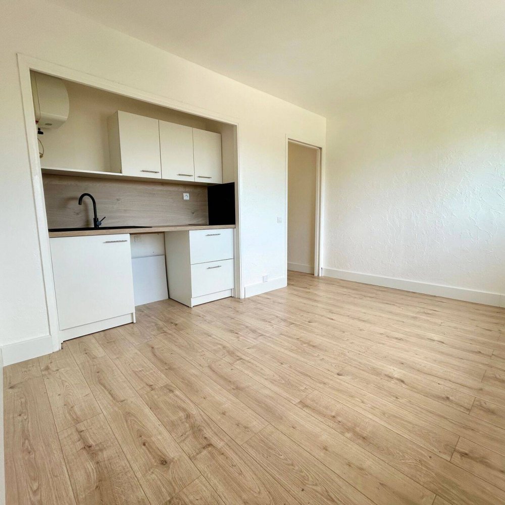 Studio in Mandelieu-la-Napoule, France No. 330072