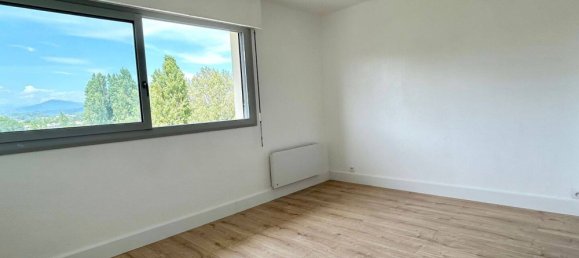 Studio in Mandelieu-la-Napoule, France No. 330072 3