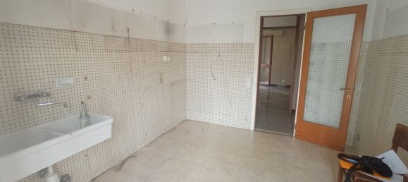 5 bedrooms Apartment in Padua, Italy No. 378071 3