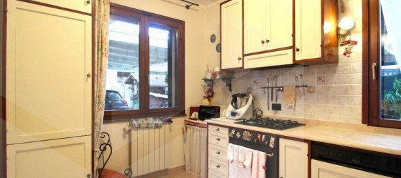 Дом с 6 комнатами в Кальчиная, Италия № 18272 31