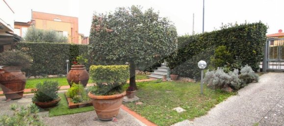 Дом с 6 комнатами в Кальчиная, Италия № 18272 20