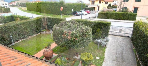 Дом с 6 комнатами в Кальчиная, Италия № 18272 4