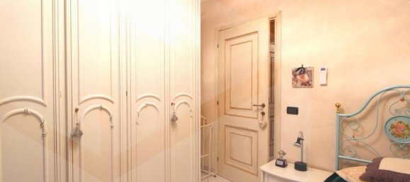 Дом с 6 комнатами в Кальчиная, Италия № 18272 8