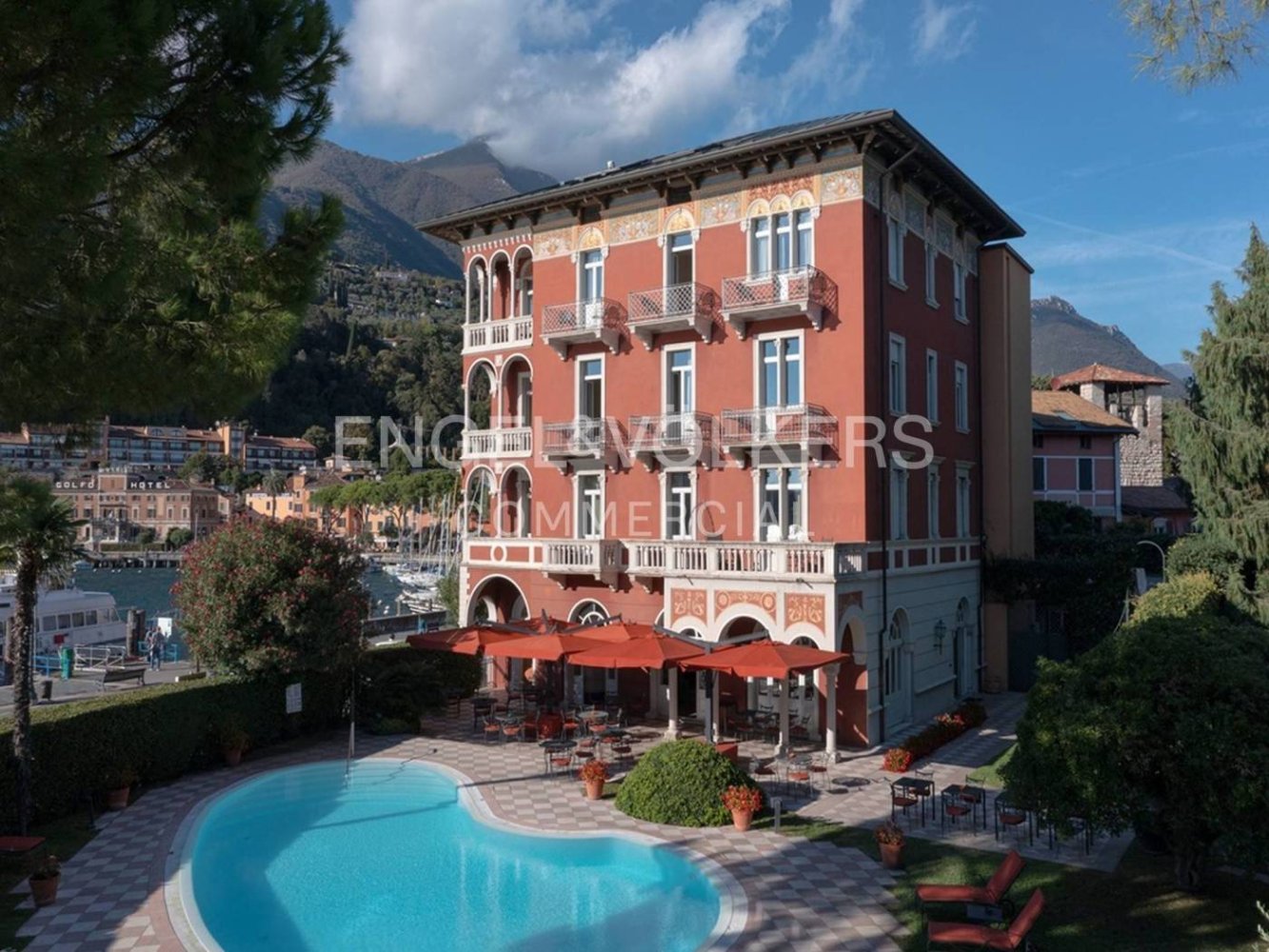 Bâtiment à Toscolano Maderno, Italy 1900m² No. 134575