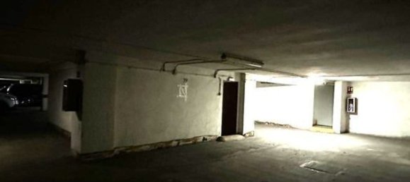  Garage in Valladolid, Spain No. 54700 2