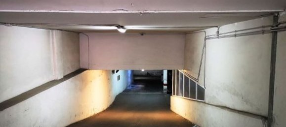  Garage in Valladolid, Spain No. 54700 4