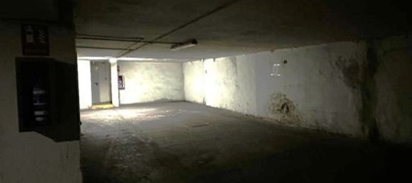  Garage in Valladolid, Spain No. 54700 3