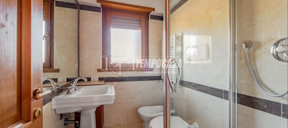 3 rooms Apartment in Rome, Italy No. 305148 2
