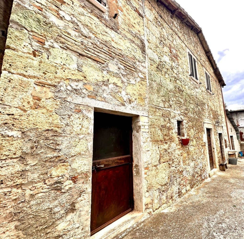 6 rooms House in Ascoli Piceno, Italy No. 166491