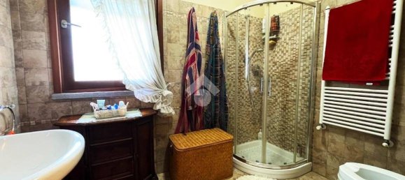 Квартира с 2 спальнями в Пеша, Италия № 266050 22