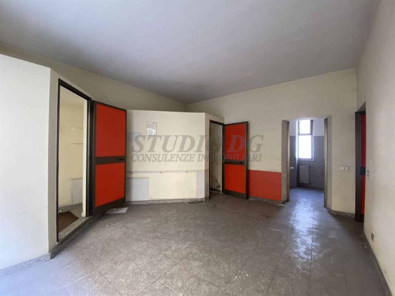 Propriété commerciale à Limbiate, Italy 100m² No. 111715