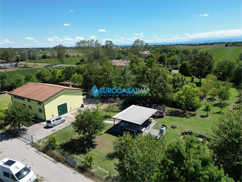 2-salle Terrain à Carpi, Italy No. 283706